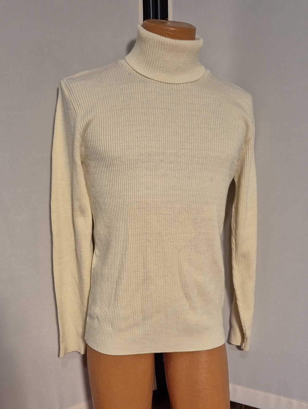 Vintage 80's Men's Jantzen Cream Ribbed Turtleneck Sweater - Sz. L